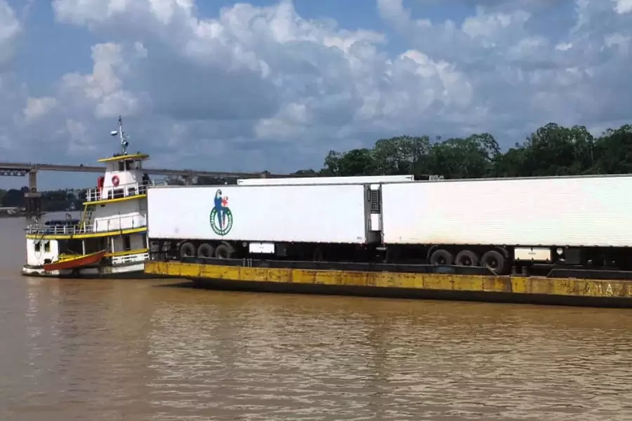 Transporte de Cargas em Balsas Entre Manaus e Santarém